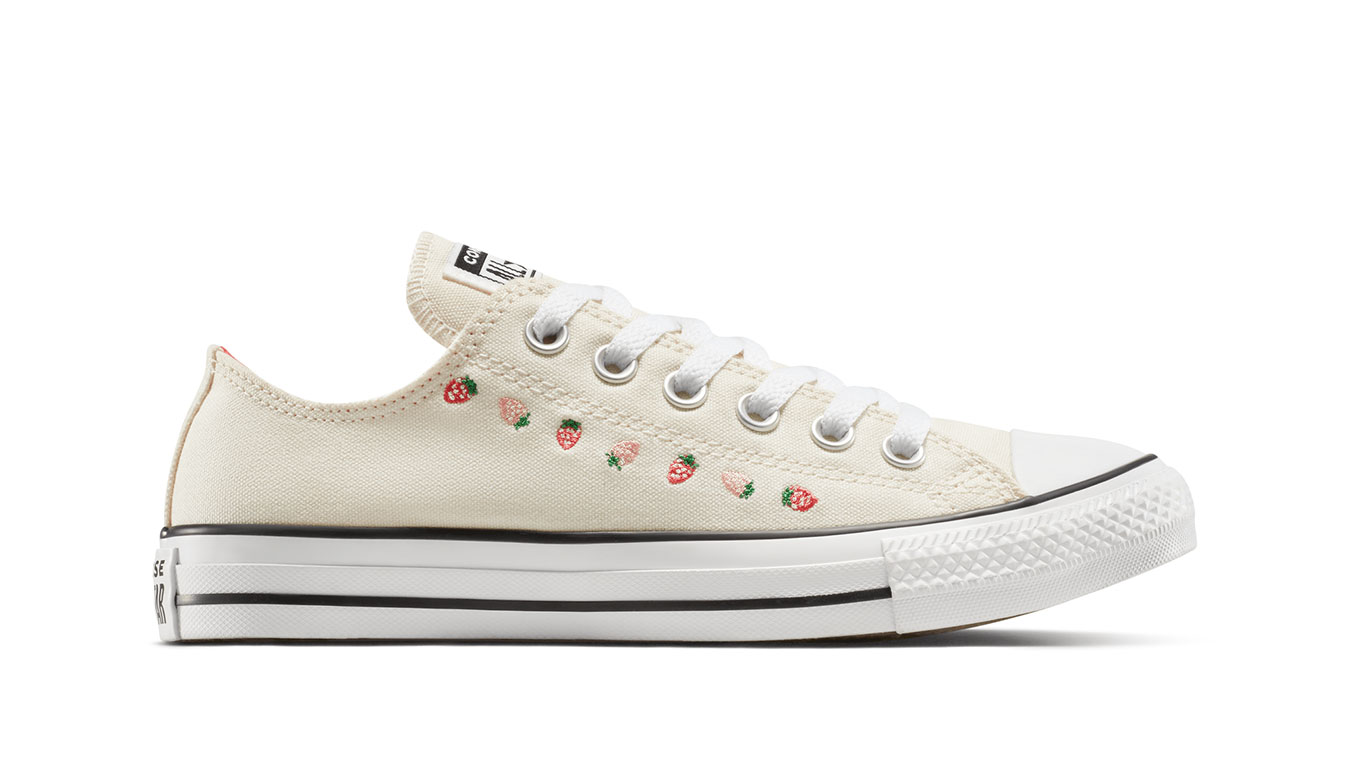 Levně Converse Chuck Taylor All Star Strawberries 5.5 - Dámské - Tenisky Converse - Hnědé - A14933C