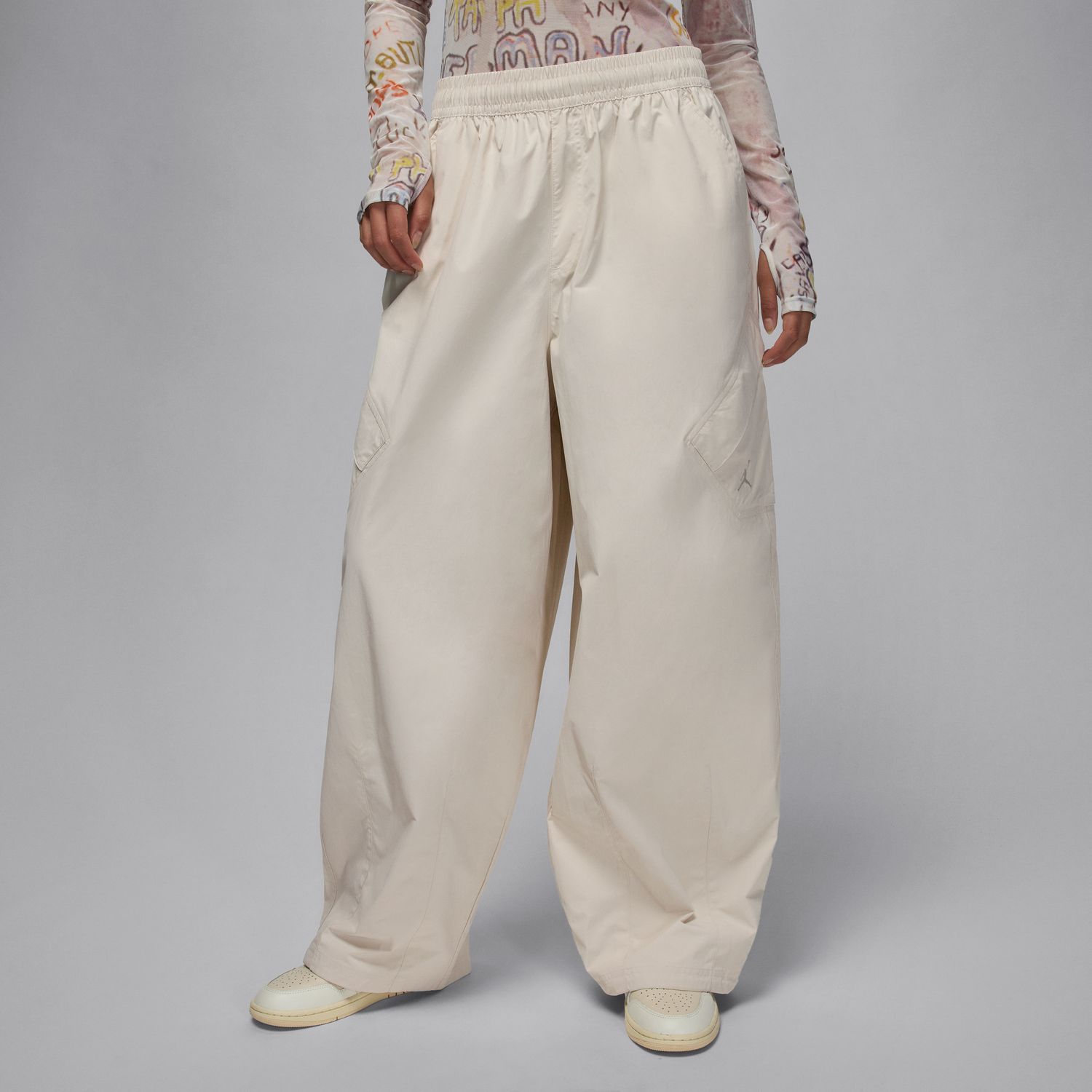 Jordan Flight Chicago Wmns Parachute Pants Light Orewood Brown - Dámské - Kalhoty Jordan - Bílé - HM6144-104 - Velikost: M