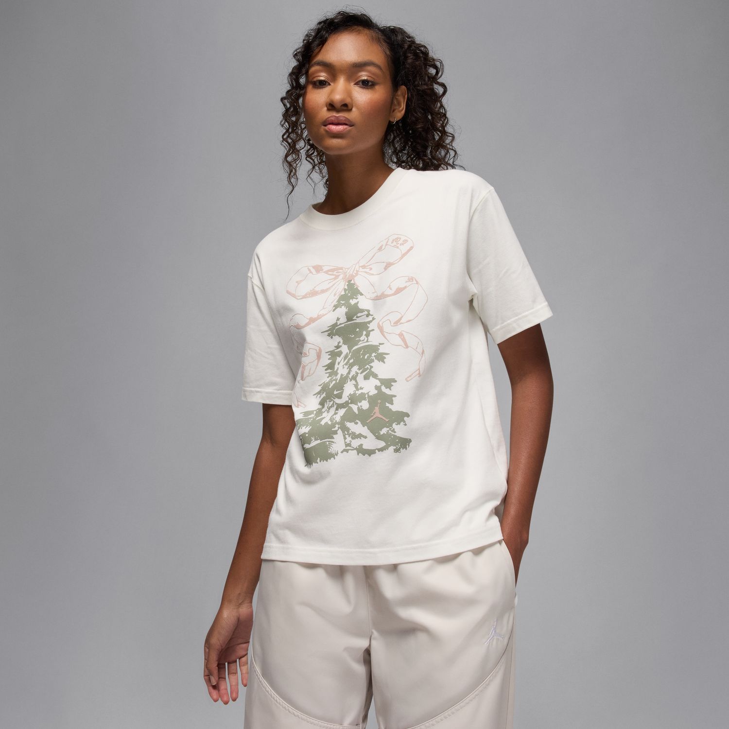 Jordan Brooklyn Graphic Wmns Tee Sail - Dámské - Triko Jordan - Bílé - HV0451-133 - Velikost: L