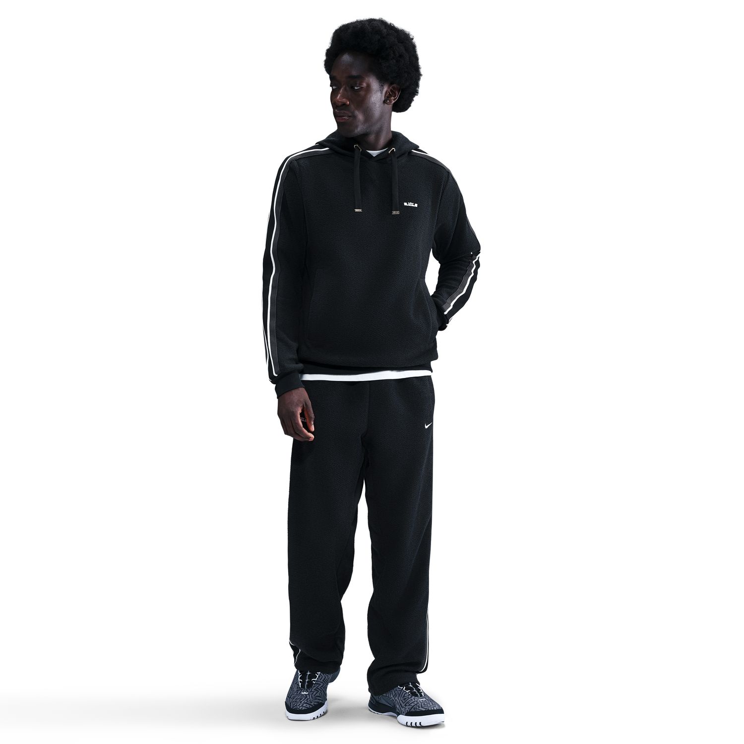 Levně Nike Therma-FIT LeBron Standard Issue Pullover Basketball Hoodie Black - Pánské - Mikina Nike - Černé - HV3403-010