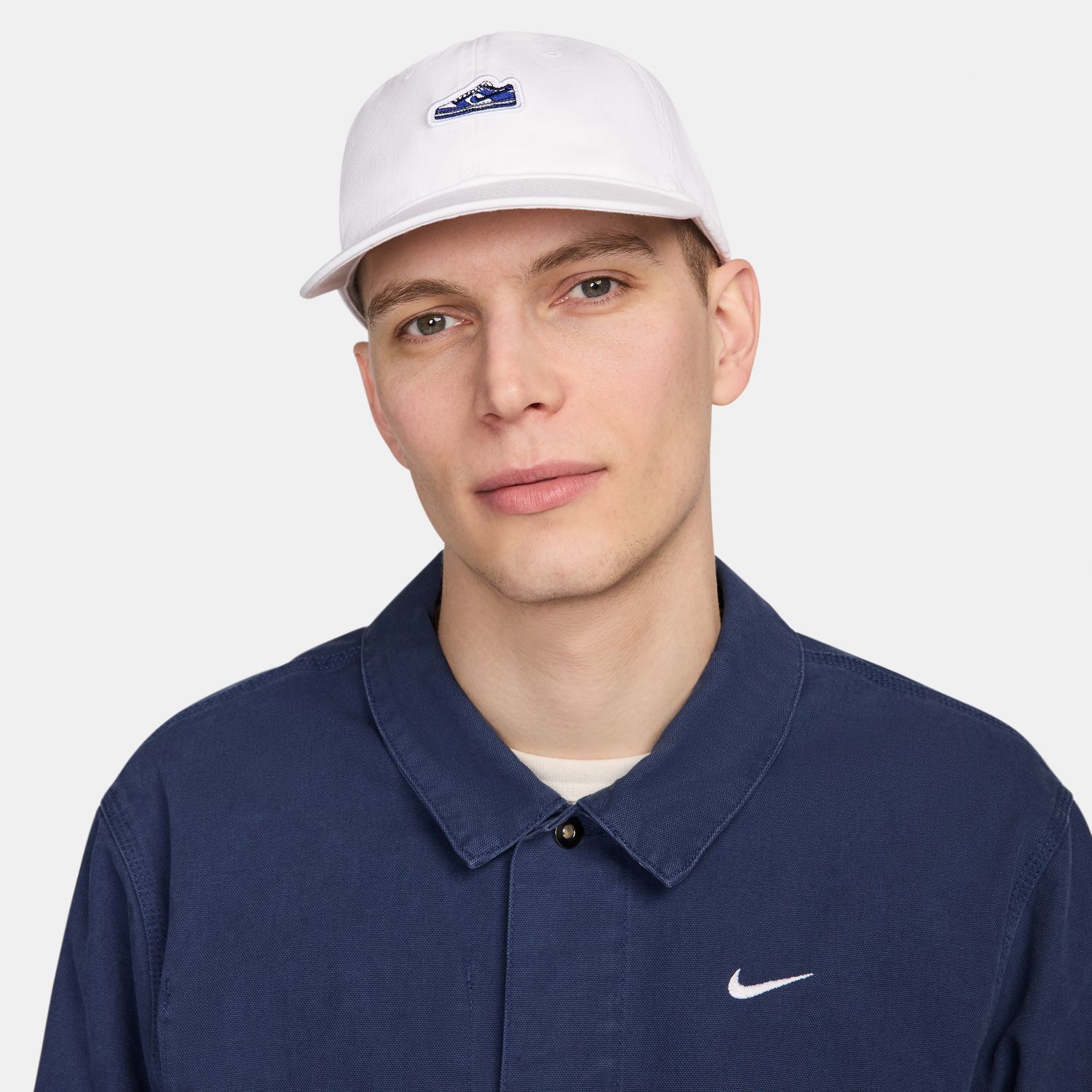 Nike Club Unstructured Dunk Patch Cap White - Unisex - Kšiltovka Nike - Bílé - FN4404-100 - Velikost: L/XL