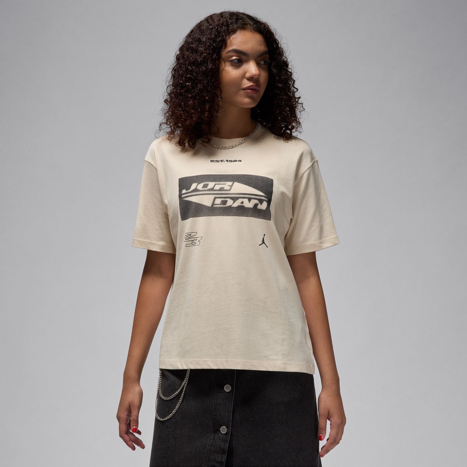 Jordan Wmns Graphic Girlfriend Tee - Dámské - Triko Jordan - Hnědé - FV7134-203 - Velikost: M