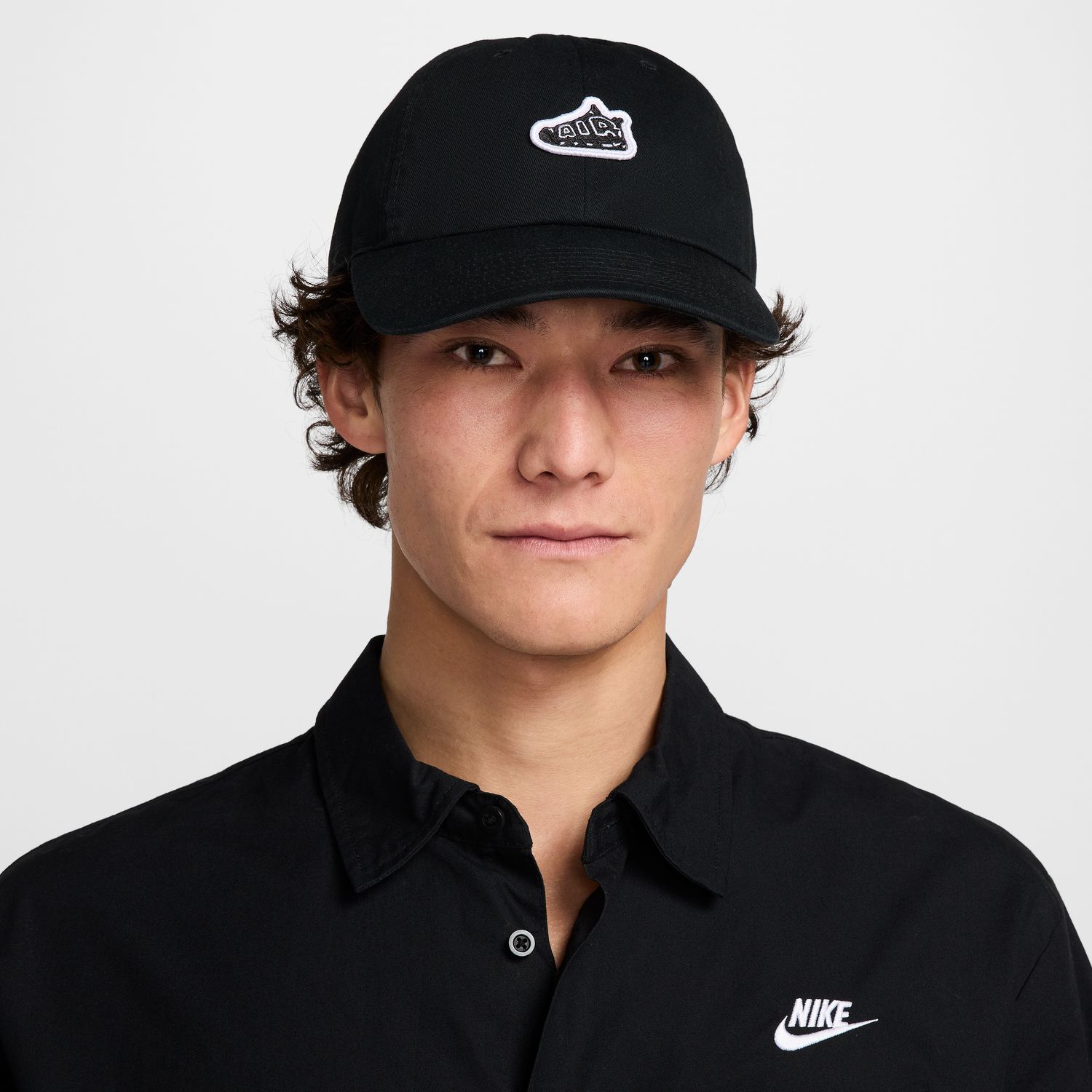 Nike Club Unstructured Patch Cap Black - Unisex - Kšiltovka Nike - Černé - HF0867-010 - Velikost: L/XL