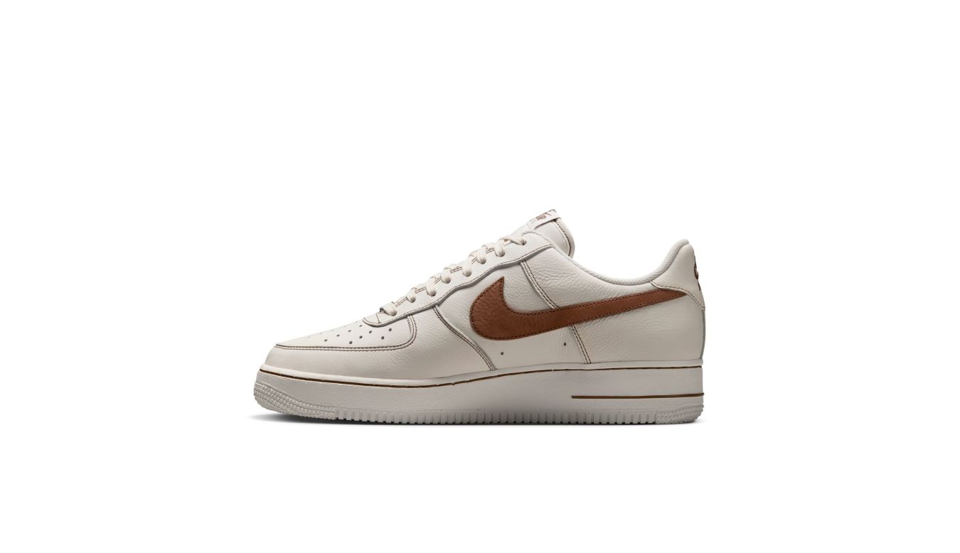 Nike Air Force '07 2940Kč HQ2037-101
