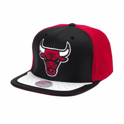 Mitchell & Ness NBA Day One Snapback Bulls Black/White - Černé - Kšiltovka