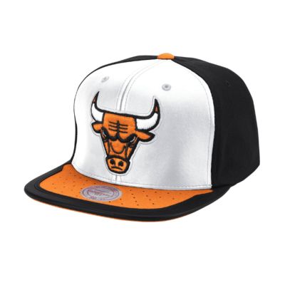 Mitchell & Ness NBA Day One Snapback Bulls White/Orange - Bílé - Kšiltovka