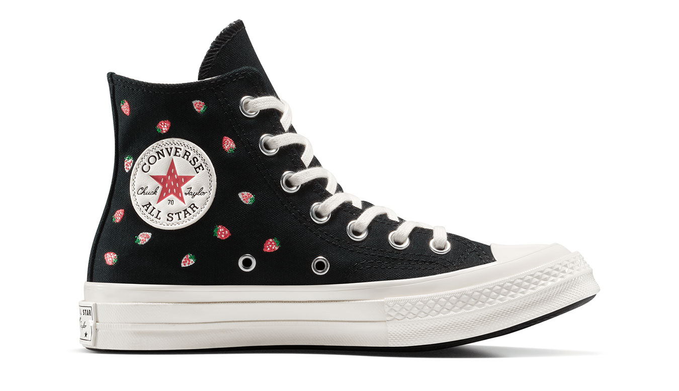 Levně Converse Chuck 70 Strawberries - Unisex - Tenisky Converse - Černé - A14944C