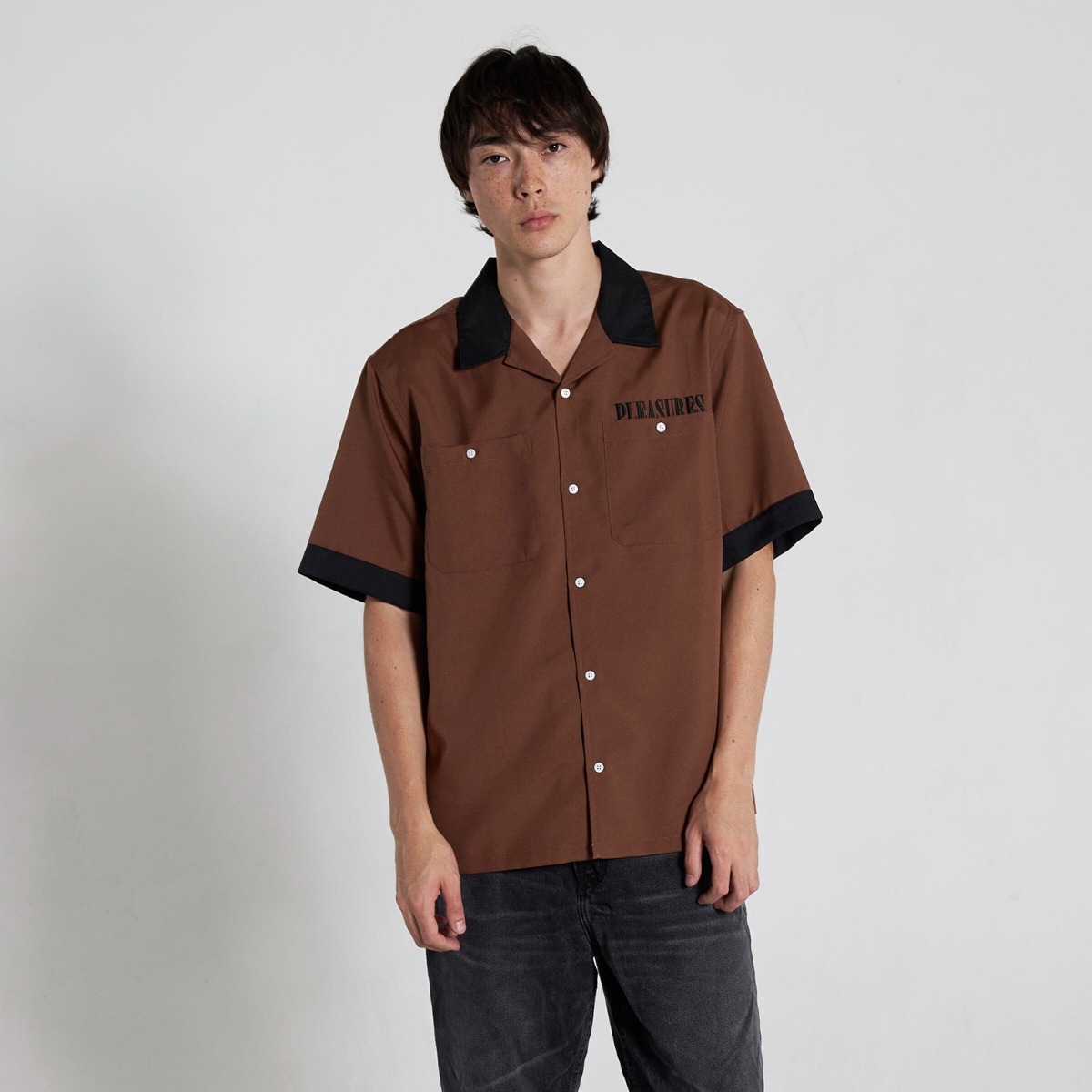 Levně Pleasures Daisy Bowling Button Down Brown - Pánské - Košile Pleasures - Hnědé - P24SU001-BROWN