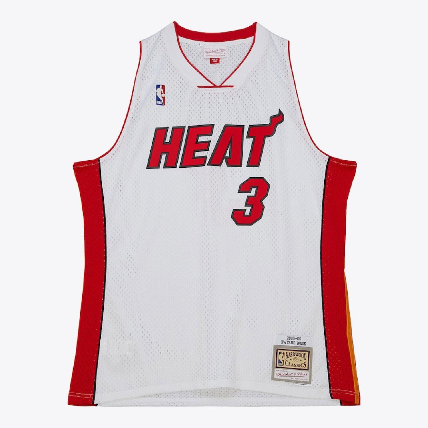 Mitchell & Ness NBA Miami Heat 2005 Dwayne Wade White Jersey - Pánské - Dres Mitchell & Ness - Bílé - SMJY5560-MHE05DWAWHIT - Velikost: 2XL